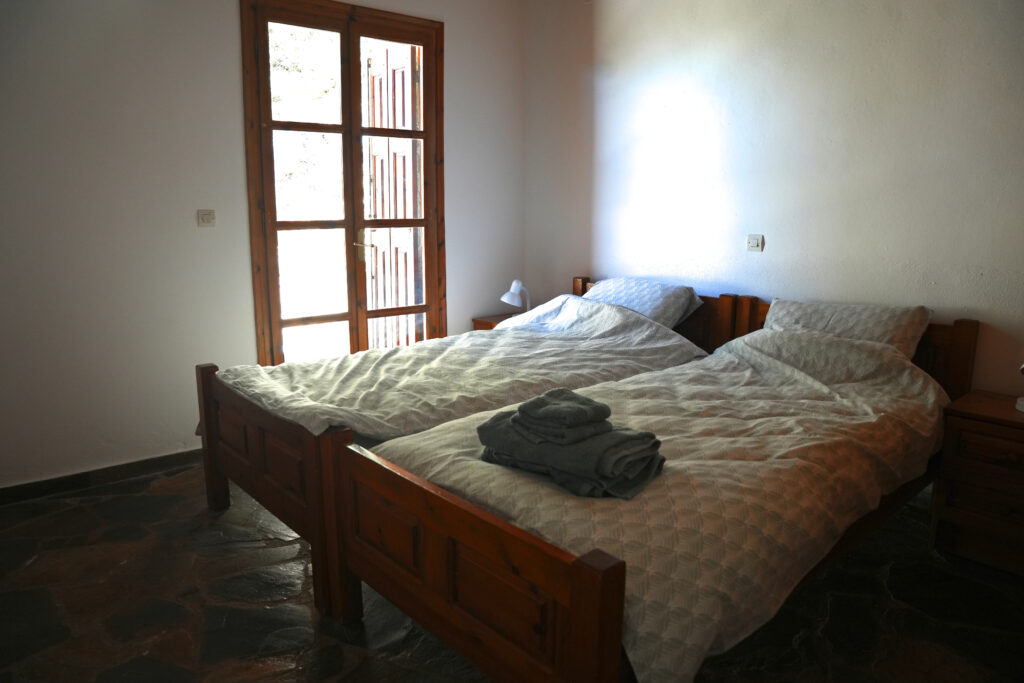 Our Stays main house bed2